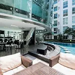 City Center Residence - Pool View