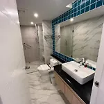 Deco North โรงแรม