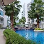 Grand Avenue - Luxury - 2 Bedroom 2 Baths - Pool-view อพาร์ทเม้น *