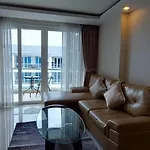 อพาร์ทเม้น Grand Avenue - Luxury - 2 Bedroom 2 Baths - Pool-view Pattaya