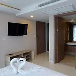 อพาร์ทเม้น Grand Avenue - Luxury - 2 Bedroom 2 Baths - Pool-view *