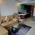 Grand Avenue - Luxury - 2 Bedroom 2 Baths - Pool-view อพาร์ทเม้น