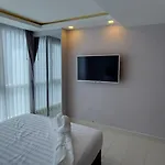 Grand Avenue - Luxury - 2 Bedroom 2 Baths - Pool-view อพาร์ทเม้น
