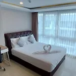 Grand Avenue - Luxury - 2 Bedroom 2 Baths - Pool-view อพาร์ทเม้น