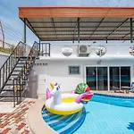 Deluxe 3 Bedrooms With Fancy Pool In Downtown Pattaya