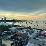 Pattaya Beach Condo โรงแรม *