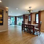 Villa Baan Natcha *
