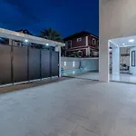 King 【芭提雅市中心独栋villa】【泳池】【5卧7卫】【独立ktv包厢】【豪华装修】