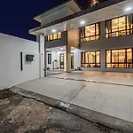 King 【芭提雅市中心独栋villa】【泳池】【5卧7卫】【独立ktv包厢】【豪华装修】