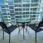 อพาร์ทเม้น Large Deluxe 5 Grand Avenue *
