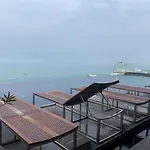 Pattaya市中心/临近海滩/无边泳池/家具齐全/24小时安保 * Pattaya