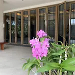 Pattaya市中心/临近海滩/无边泳池/家具齐全/24小时安保 อพาร์ทเม้น