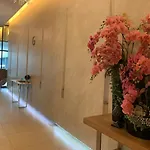 อพาร์ทเม้น Pattaya市中心/临近海滩/无边泳池/家具齐全/24小时安保 *