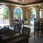 โรงแรม Rita & 3*