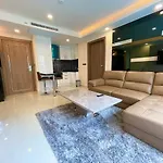 อพาร์ทเม้น Large Ground Floor Condo, Grand Avenue, Pattaya