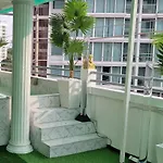Xcess Aparthotel 4*