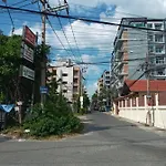 Студия. Пратамнак Хилл.