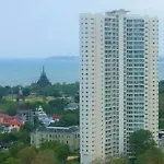 Art Under The Clouds 32nd Floor Sea View Superhost อพาร์ทเม้น