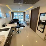 Large Deluxe 5 Grand Avenue อพาร์ทเม้น Pattaya