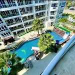 Large Deluxe 5 Grand Avenue *