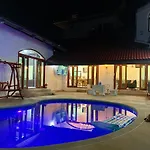 Pool At วิลล่า *