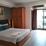 โรงแรม Shagwell Mansions