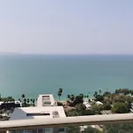 The Riviera Wongamat Hong Apartment