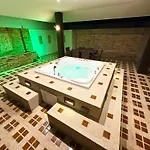 Private Pool & Jacuzzi Villa, Phratumnak, Pattaya - 600M From The Beach, 711 Nearby