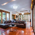 Yizen Beachfront Seaview Villa