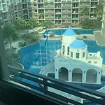 High Floor Nice Pool View Near Walking Street Arcadia Beach 高楼层泳池景 高速网络 智能电视