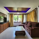 Villa D30长住优惠-市中心海边高端别墅区6间卧室泳池别墅