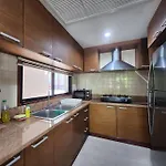 Villa D30长住优惠-市中心海边高端别墅区6间卧室泳池别墅 *
