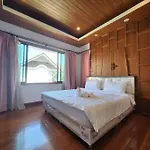 D30长住优惠-市中心海边高端别墅区6间卧室泳池别墅 Villa *