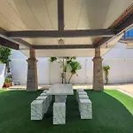 Villa D30长住优惠-市中心海边高端别墅区6间卧室泳池别墅 *