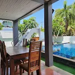 D30长住优惠-市中心海边高端别墅区6间卧室泳池别墅 Villa *