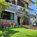 D30长住优惠-市中心海边高端别墅区6间卧室泳池别墅