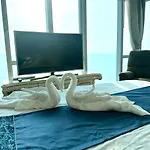 อพาร์ทเม้น Oceanfront Luxury In With Private And Inifinity Pool - Not A 30 Day Minimum