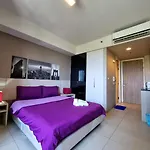 Unixx Near Walking Street อพาร์ทเม้น