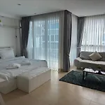 芭提雅中心地带 Centara Avenue 一房公寓5楼紧邻海滩酒吧街智能电视 อพาร์ทเม้น *
