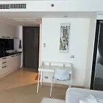 芭提雅中心地带 Centara Avenue 一房公寓5楼紧邻海滩酒吧街智能电视 อพาร์ทเม้น Pattaya
