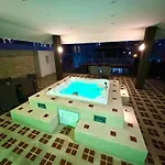 Private Pool & Jacuzzi Villa, Phratumnak, Pattaya - 600M From The Beach, 711 Nearby