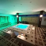 Private Pool & Jacuzzi Villa, Phratumnak, - 600m From The Beach, 711 Nearby วิลล่า