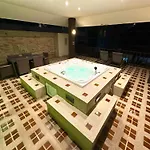 Private Pool & Jacuzzi Villa, Phratumnak, - 600m From The Beach, 711 Nearby *