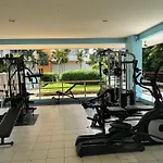 View Sea看海观景公寓 机场巴士站隔壁 出门双条车到芭提雅海滩、步行街和各㬌点