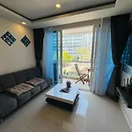 Grand Avenue Conde