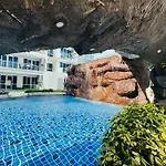 Grand Avenue Conde Pattaya