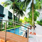 Arcadia Beach Pool View อพาร์ทเม้น *