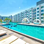 Arcadia Beach Pool View อพาร์ทเม้น *