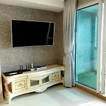 Oceanfront Luxury In With Private And Inifinity Pool - Not A 30 Day Minimum อพาร์ทเม้น *