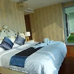 อพาร์ทเม้น Oceanfront Luxury In With Private And Inifinity Pool - Not A 30 Day Minimum
